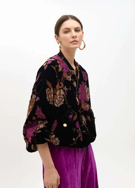 Bomber terciopelo-velvet estampado floral rosa-negra