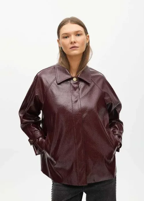 Chaqueta recta efecto charol