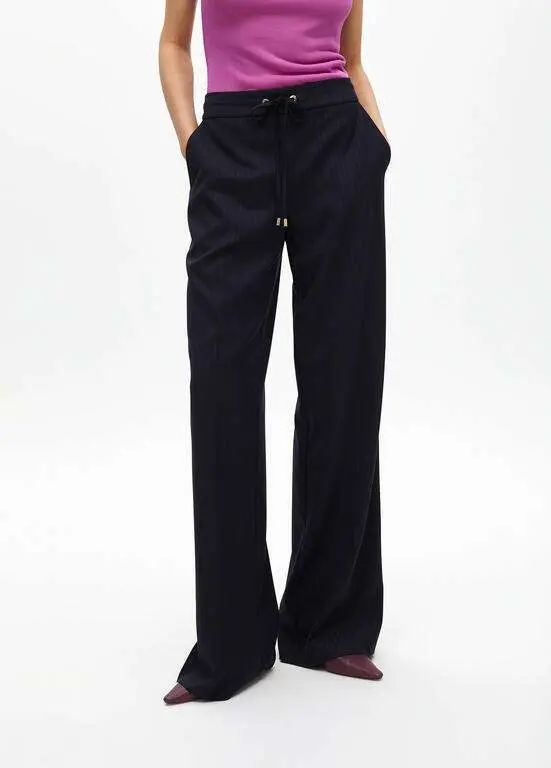 Pantalón recto con goma y raya diplomática color navy